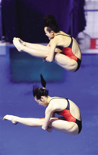海南姑娘陈艺文又拿金牌，搭档队友昌雅妮夺得2022年跳水世界杯女子双人3米板冠军