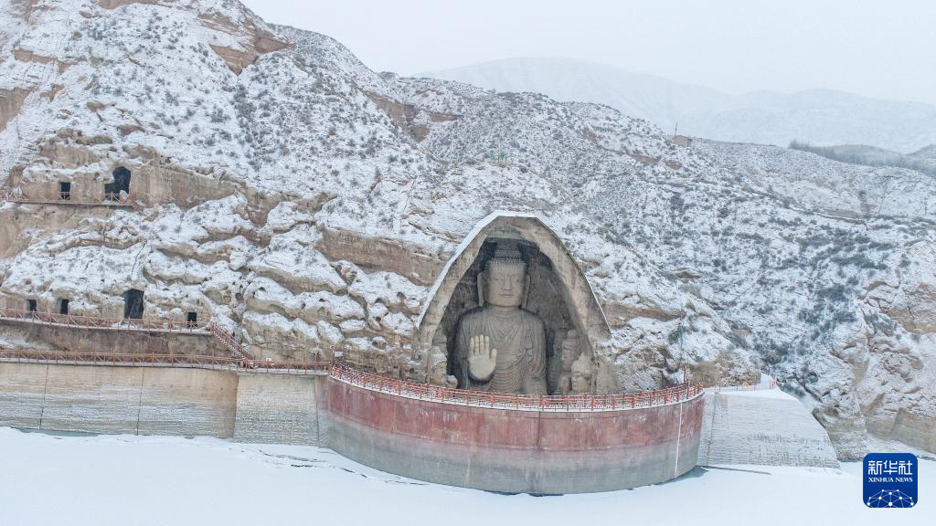 天梯山石窟雪景