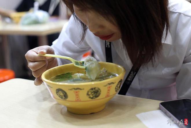 一位房产中介的“黄焖鸡米饭”与“千里香小馄饨”之选