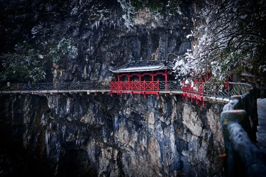 张家界天门山的栈道继悬于峭壁之上 / 图虫创意