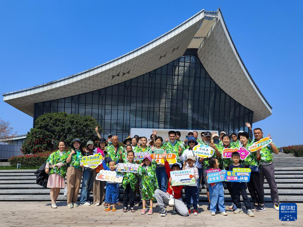 直播自贸港｜海南环岛旅游公路观光巴士正式开通