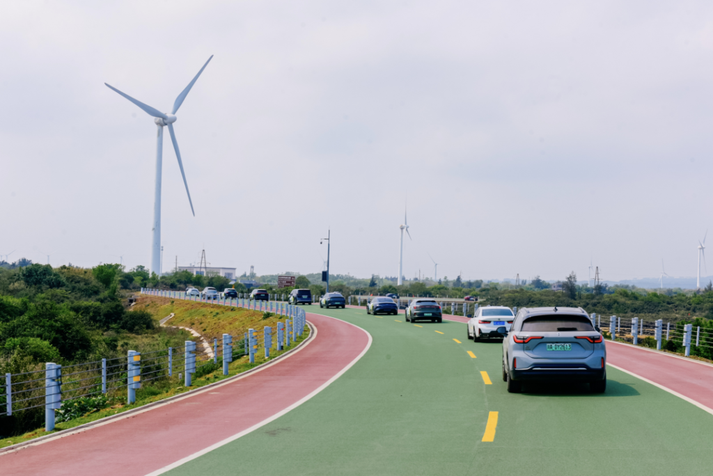 展示新能源汽车最强技术实力 中国·海南2024首届新能源汽车众测环岛赛竣赛