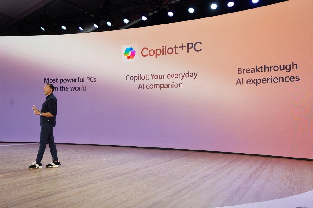 微软AI PC全面“亮剑”！Copilot融入Windows 11，GPT 4o“很快”加持